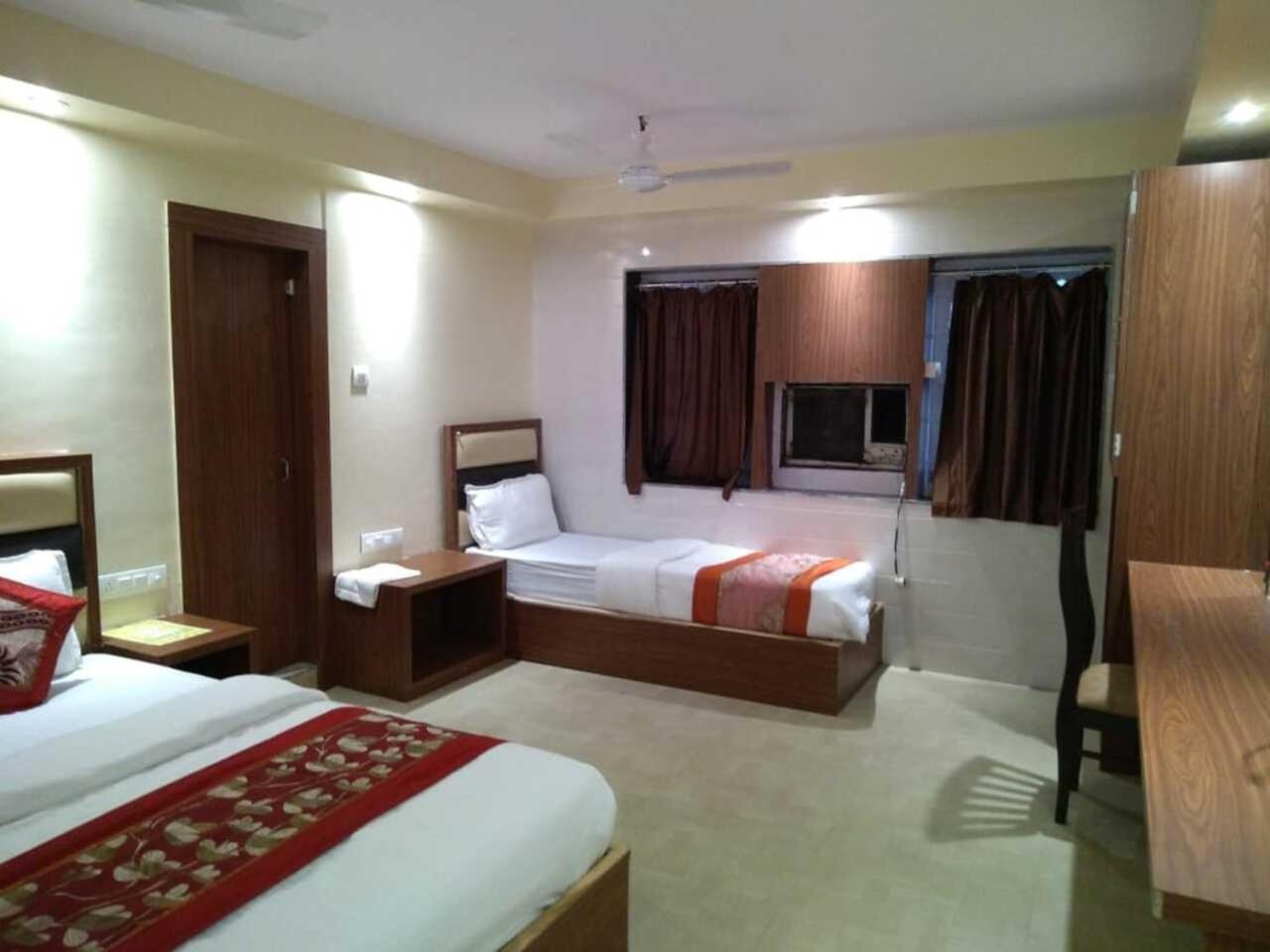 מומביי Rk Hotel-Near Grant Road Railway Station מראה חיצוני תמונה