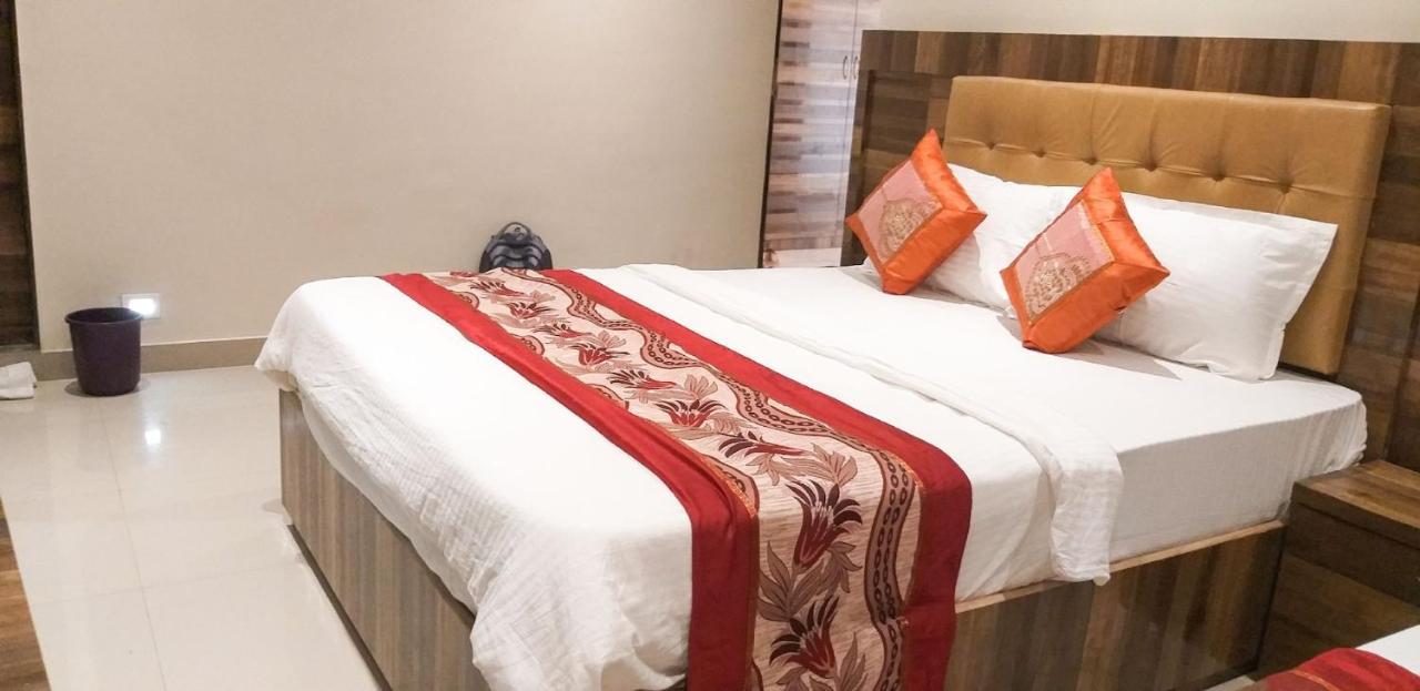 מומביי Rk Hotel-Near Grant Road Railway Station מראה חיצוני תמונה