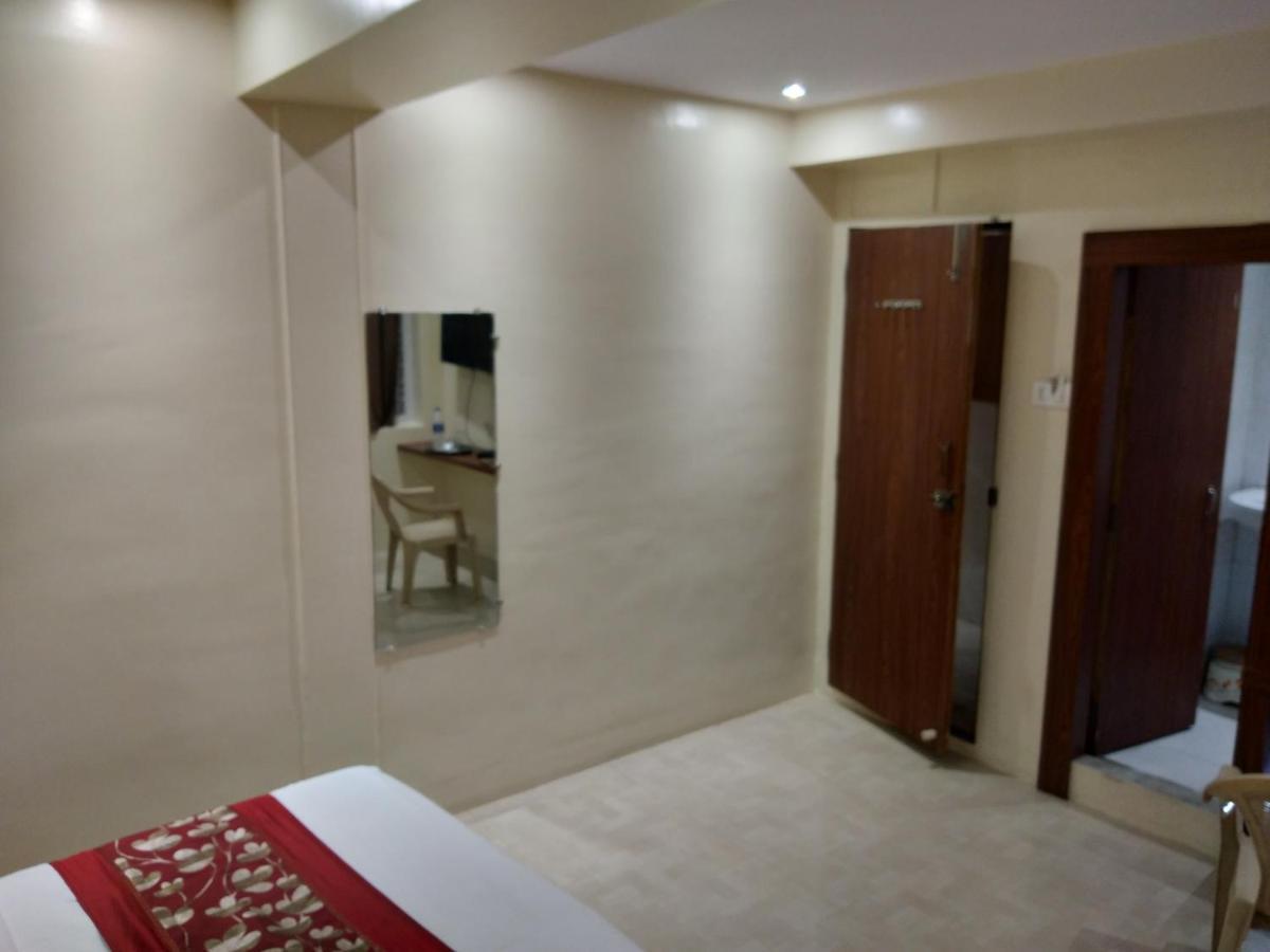 מומביי Rk Hotel-Near Grant Road Railway Station מראה חיצוני תמונה