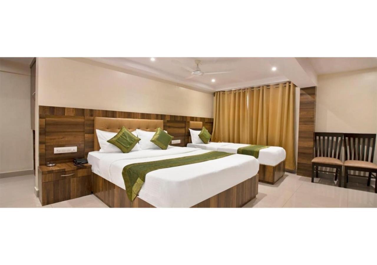 מומביי Rk Hotel-Near Grant Road Railway Station מראה חיצוני תמונה