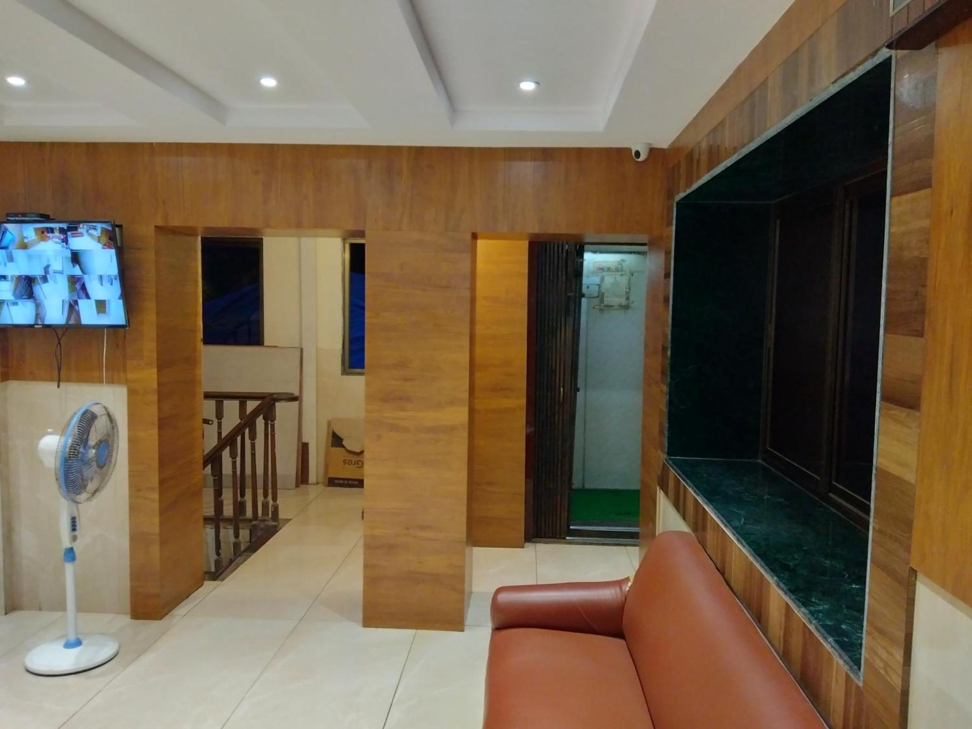 מומביי Rk Hotel-Near Grant Road Railway Station מראה חיצוני תמונה