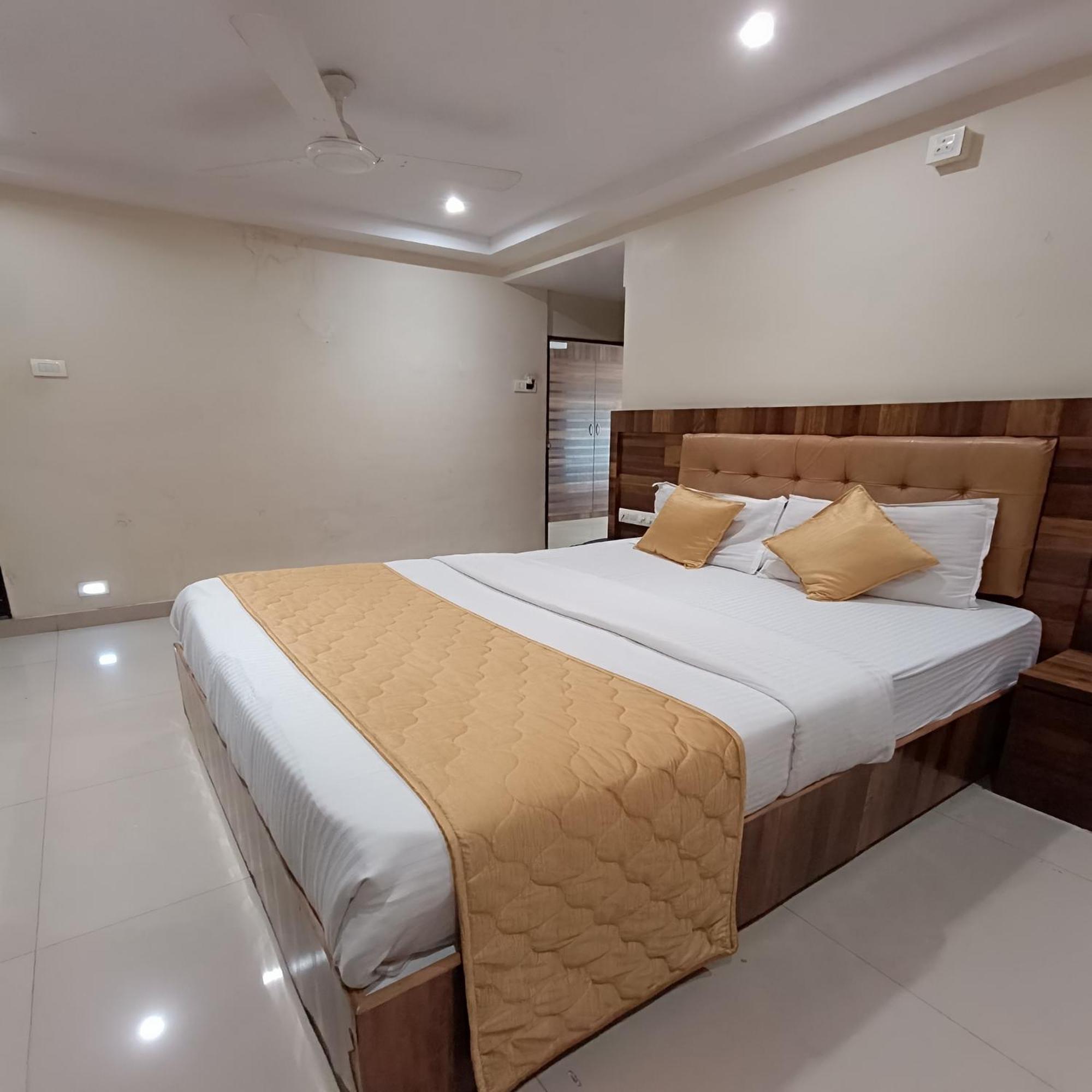 מומביי Rk Hotel-Near Grant Road Railway Station מראה חיצוני תמונה