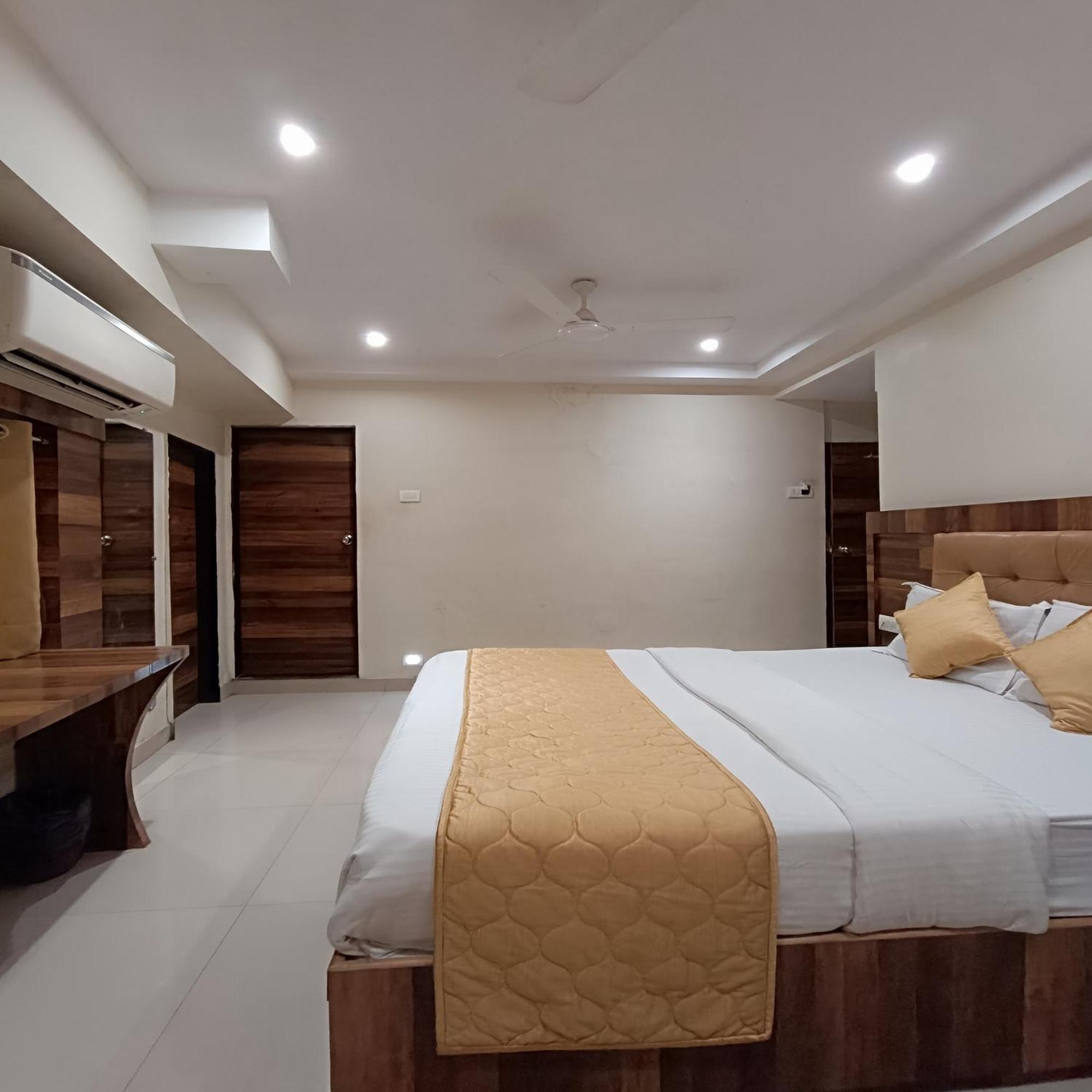 מומביי Rk Hotel-Near Grant Road Railway Station מראה חיצוני תמונה